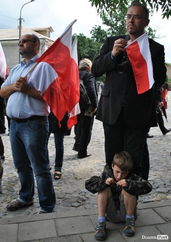 Дехто привіз із собою дітей