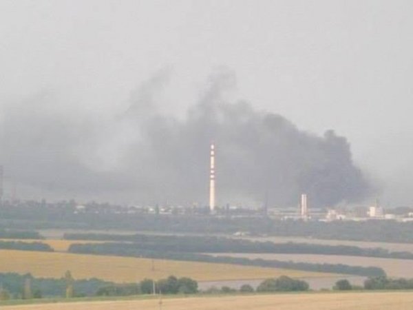 На Луганщині горить нафтопереробний завод. ФОТО. ВІДЕО