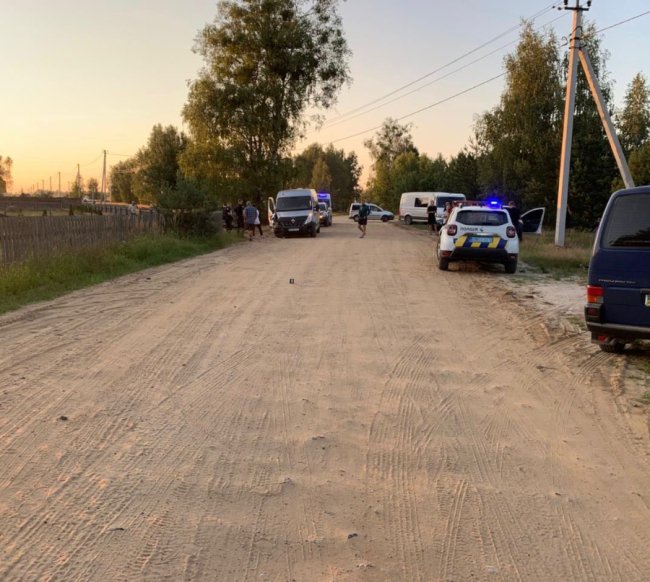 На Волині мотоцикл зіткнувся з авто: неповнолітні водій та пасажирка двоколісного -  у реанімації