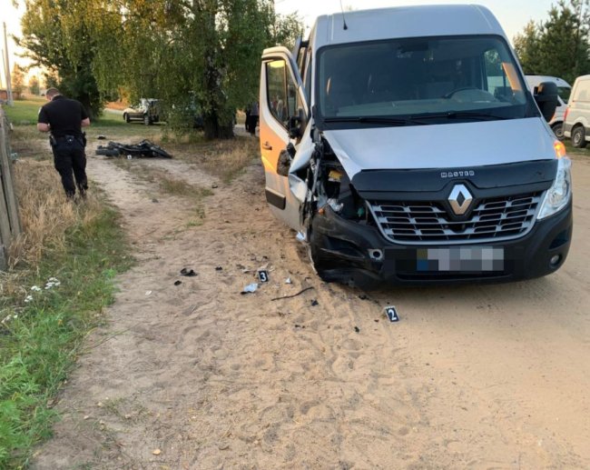 На Волині мотоцикл зіткнувся з авто: неповнолітні водій та пасажирка двоколісного -  у реанімації