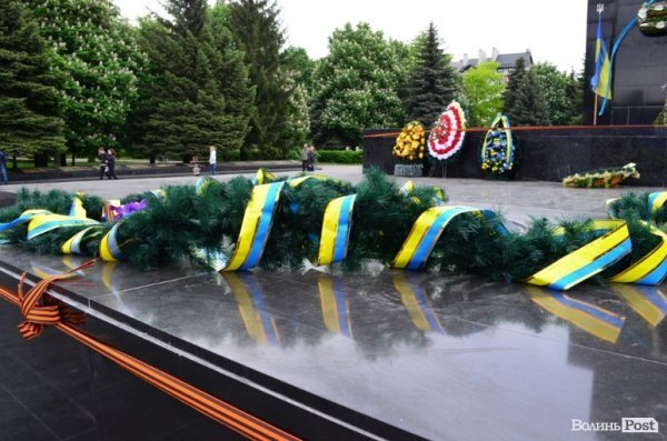 Антифашистська акція Партії регіонів у Луцьку. ФОТО