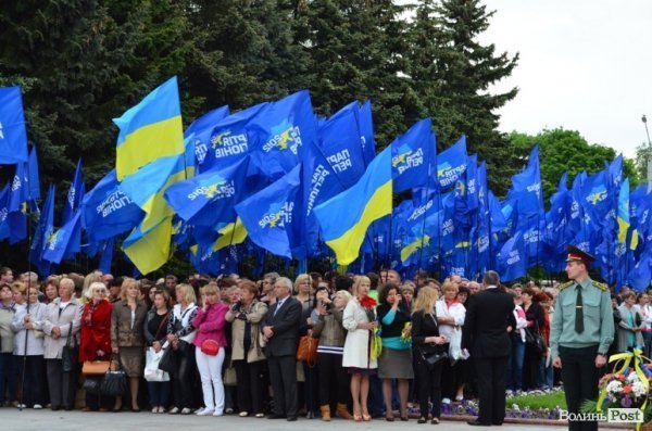 Антифашистська акція Партії регіонів у Луцьку. ФОТО