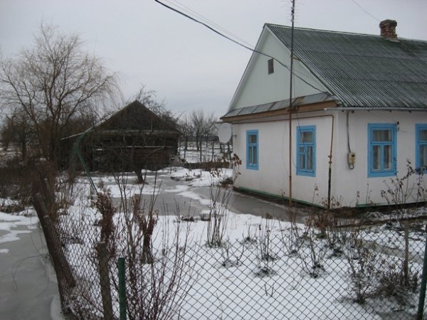 Із затопленого подвір'я викачали півтисячі кубів води. ФОТО