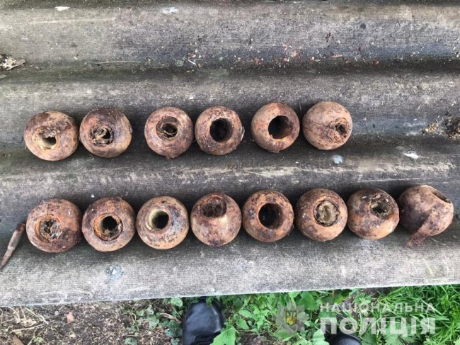 У жителя Ківерцівського району вдома знайшли цілий арсенал зброї. ФОТО