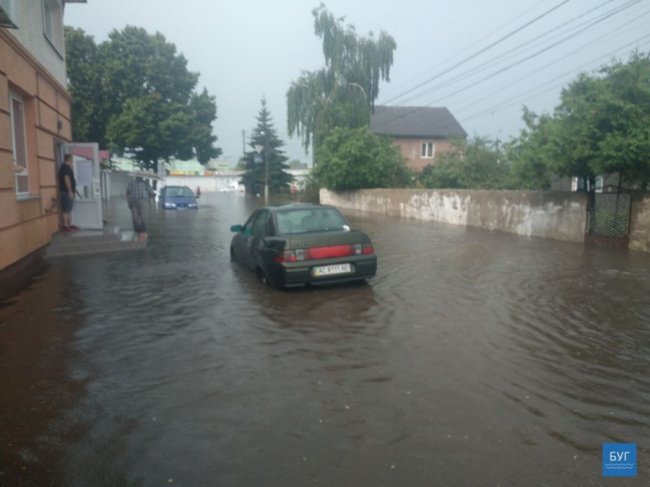 Злива  у Нововолинську. ФОТО. ВІДЕО