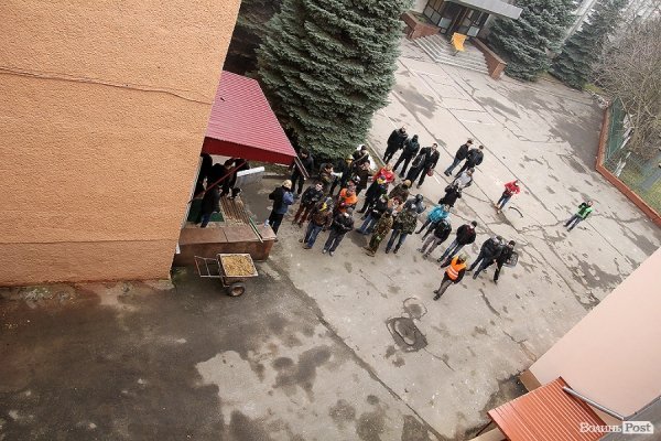 Як у Луцьку «викурювали» міліцію. ФОТО