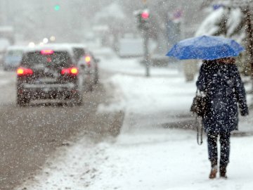 Мокрий сніг, хуртовини та ожеледиця: в Україні значно погіршиться погода