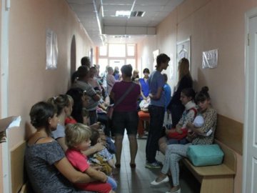 У Луцьку для нещеплених та хворих дітей просять окремі черги до педіатрів
