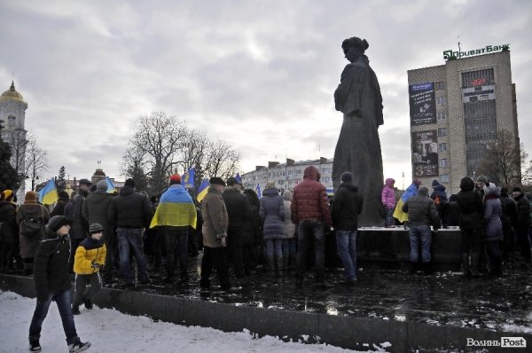 Віче на луцькому Євромайдані. ФОТО
