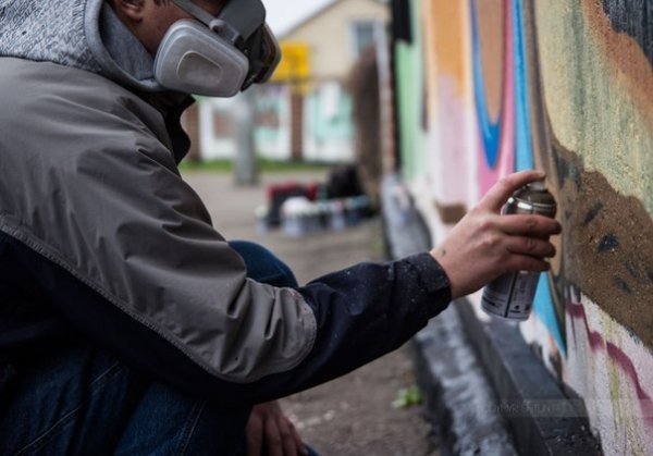 Як на будинку в Луцьку з'явився кількаметровий равлик. ФОТО