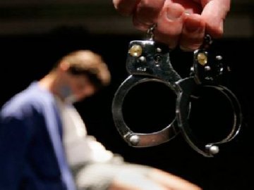 Двом поліцейським на Київщині повідомили про підозру у катуванні