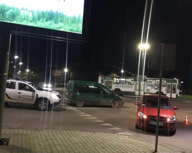 У Луцьку – аварія біля історичного факультету ВНУ. ФОТО