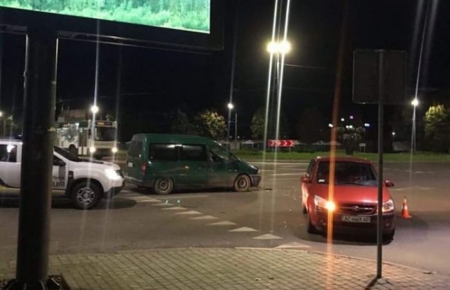 У Луцьку – аварія біля історичного факультету ВНУ. ФОТО