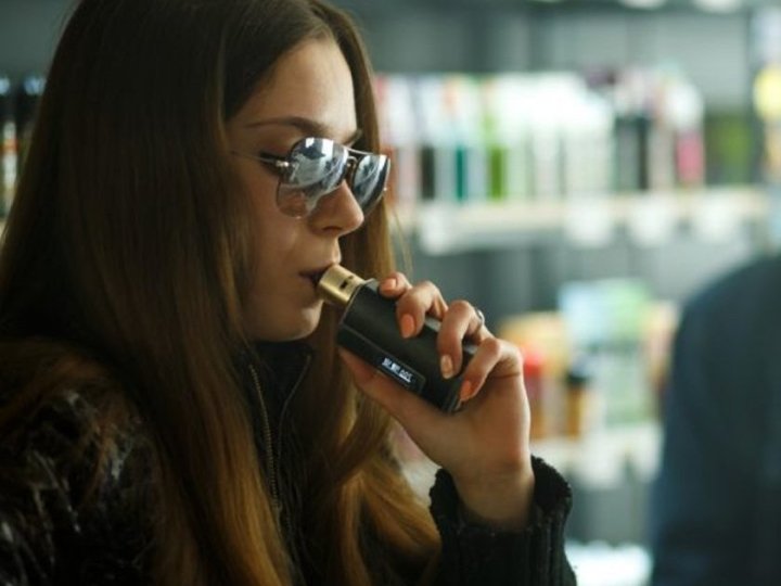 Вейпи, кальяни і сигарети під забороною: у Раді зареєстрували новий законопроєкт