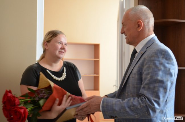 Президент подарував ноутбук луцькій школярці