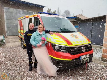 Кохання завжди перемагає: в Україні попри війну побралися молодята 