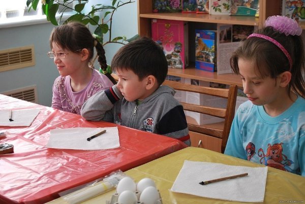 У Луцьку вчили малювати писанки. ФОТО