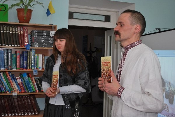 У Луцьку вчили малювати писанки. ФОТО