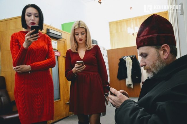 А невдовзі Галина Падалко та Олександра просять Віталя Собка 