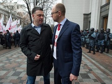 У вівторок парламент поверне стару Конституцію в облозі Майдану, - опозиція
