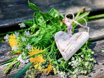 Чи будуть цьогоріч вихідними днями Трійця та День Конституції