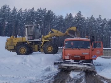 Снігопад на Волині: на дорогах області вночі працювало понад 80 одиниць спецтехніки. ФОТО