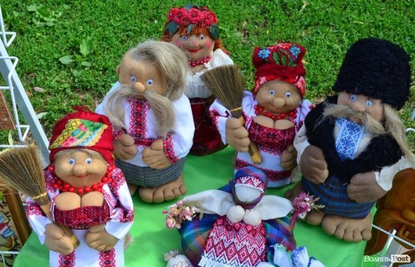 У центрі Луцька – виставка талантів зі всієї області. ФОТО 