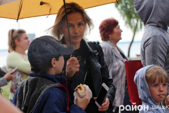 Повідомили, скільки господинь готували пончики для фестивалю на Світязі