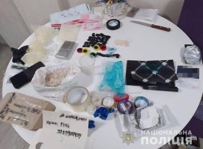 Вилучили психотропів на 300 тисяч гривень: у Луцьку затримали 17-річного наркокур`єра