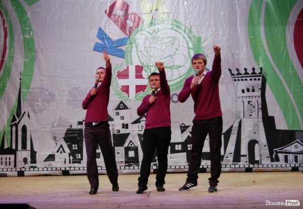 У Луцьку на КВНі із заступника луцького мера «зняли» джинси. ФОТО