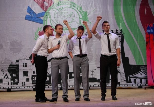 У Луцьку на КВНі із заступника луцького мера «зняли» джинси. ФОТО