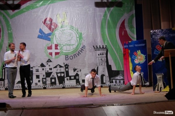 У Луцьку на КВНі із заступника луцького мера «зняли» джинси. ФОТО