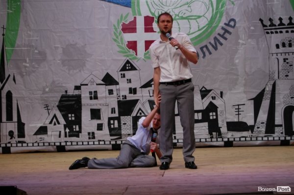 У Луцьку на КВНі із заступника луцького мера «зняли» джинси. ФОТО