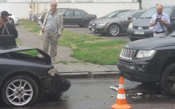 У Луцьку – «п'яна» аварія. ФОТО