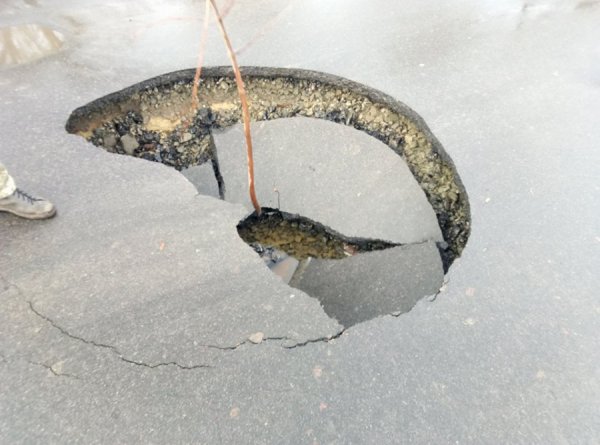 «То не яма, то ямище», - у Володимирі провалився асфальт