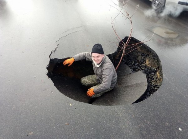 «То не яма, то ямище», - у Володимирі провалився асфальт