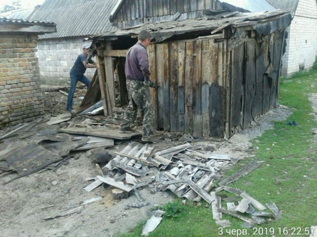 До чого вдаються лучани, аби їхні сараї не знесли муніципали. ФОТО
