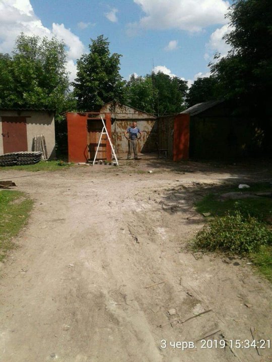 До чого вдаються лучани, аби їхні сараї не знесли муніципали. ФОТО