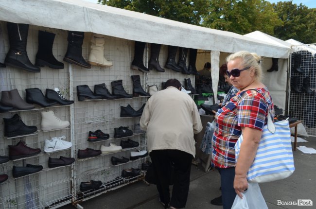 Місце для вигідного шопінгу: у Луцьку відкрився Харківський ярмарок*