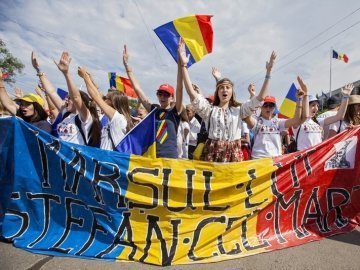 Тисячі молдаван на мітингу вимагали об'єднання із Румунією