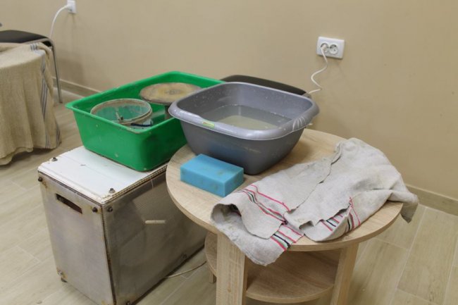 На Волині особливі діти ліпили посуд із глини