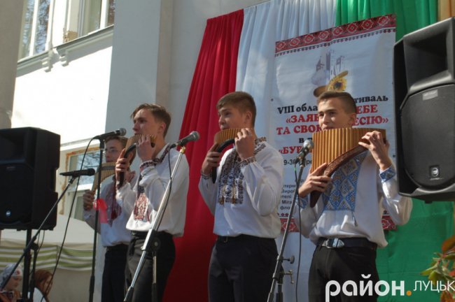 «Бурштинова осінь»: страви, мода і музика