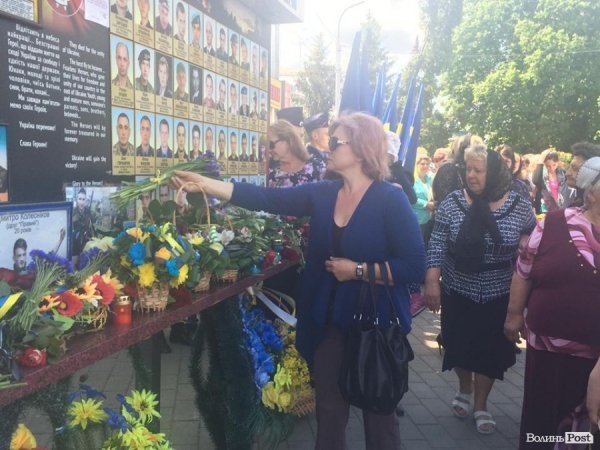 У Луцьку вшанували пам'ять лучан-військовослужбовців, які загинули під Волновахою. ФОТО