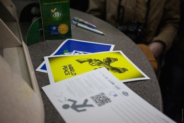 Дизайнери світу проти війни в Україні. ФОТО