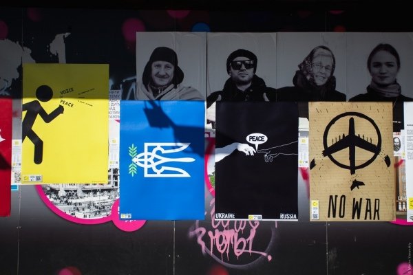 Дизайнери світу проти війни в Україні. ФОТО