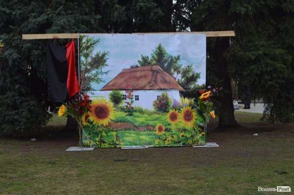 У Луцьку ярмаркували, щоб допомогти добровольцям в АТО.ФОТО