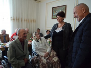 «Не дай Бог такої старості, але вона досить пристойна», -  Савченко про терцентр для пенсіонерів на Волині