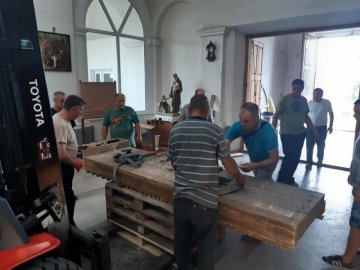 На Волині в костелі встановлюють орган, який припадав пилом  10 років