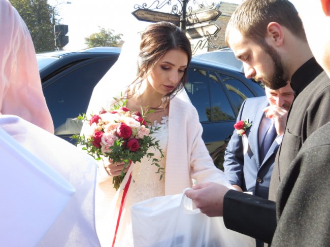 Показали чуттєві фото з вінчання одного з найбажаніших холостяків Волині