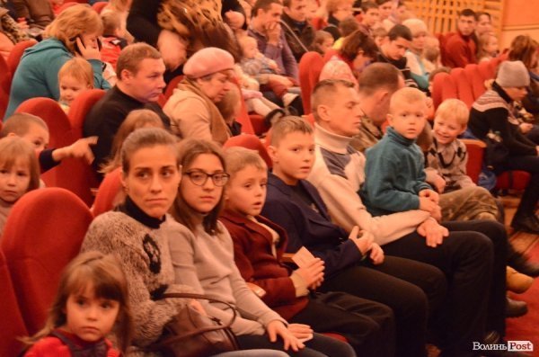 Свято кожному: майже півтисячі маленьких лучан отримали святкові подарунки